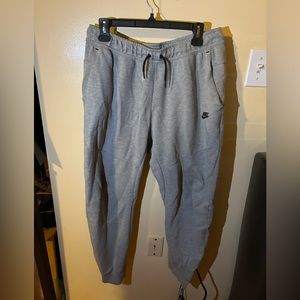 GREY NIKE TECH SWEATS